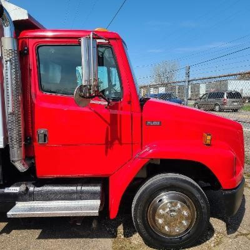 2000 FREIGHTLINER FL60 7013698391