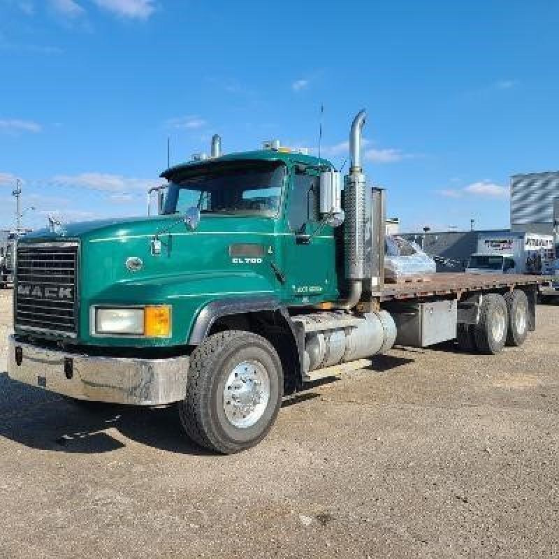 2005 MACK CL713 7181618377