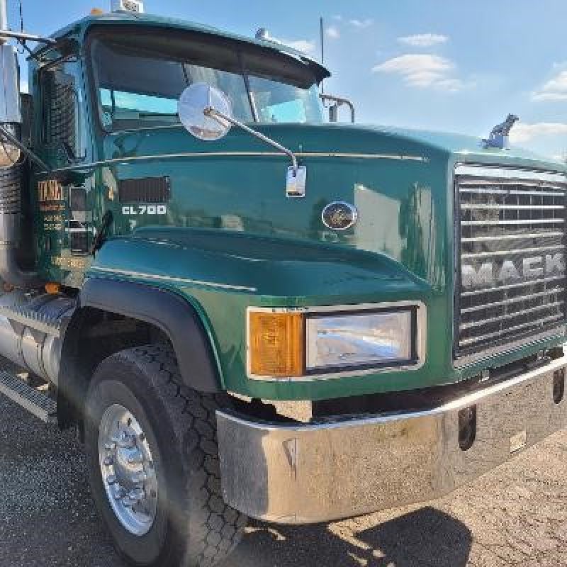 2005 MACK CL713 7181618409