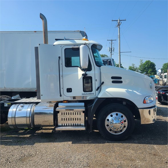 2016 MACK PINNACLE CXU613 8030458606