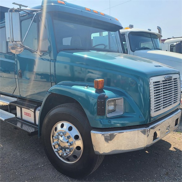 1998 FREIGHTLINER FL70 8033023555