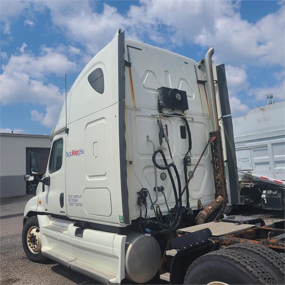 2012 FREIGHTLINER CASCADIA 125 8037442101