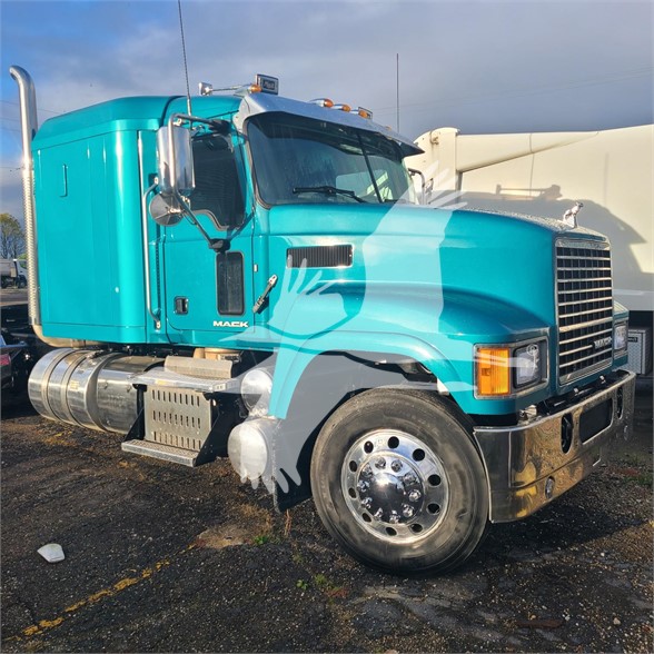 2016 MACK PINNACLE CHU613 8043910031