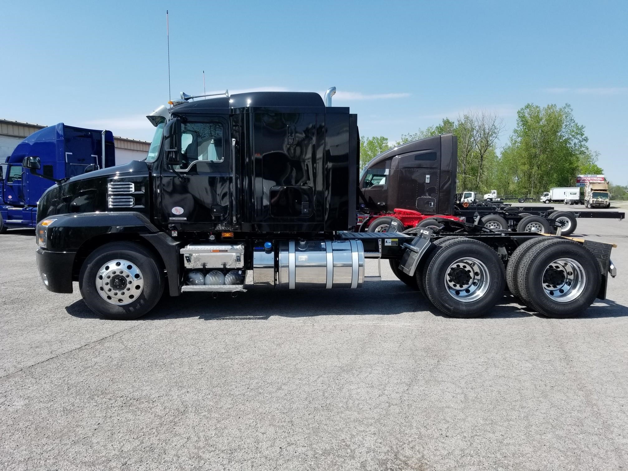 2025 MACK ANTHEM 64T 9004248347