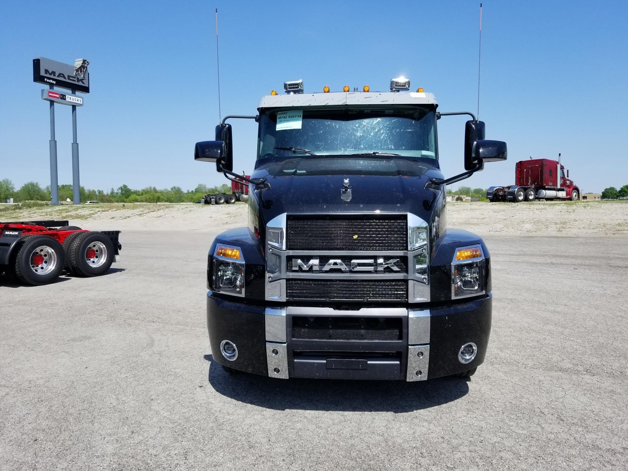 2025 MACK ANTHEM 64T 9004248373