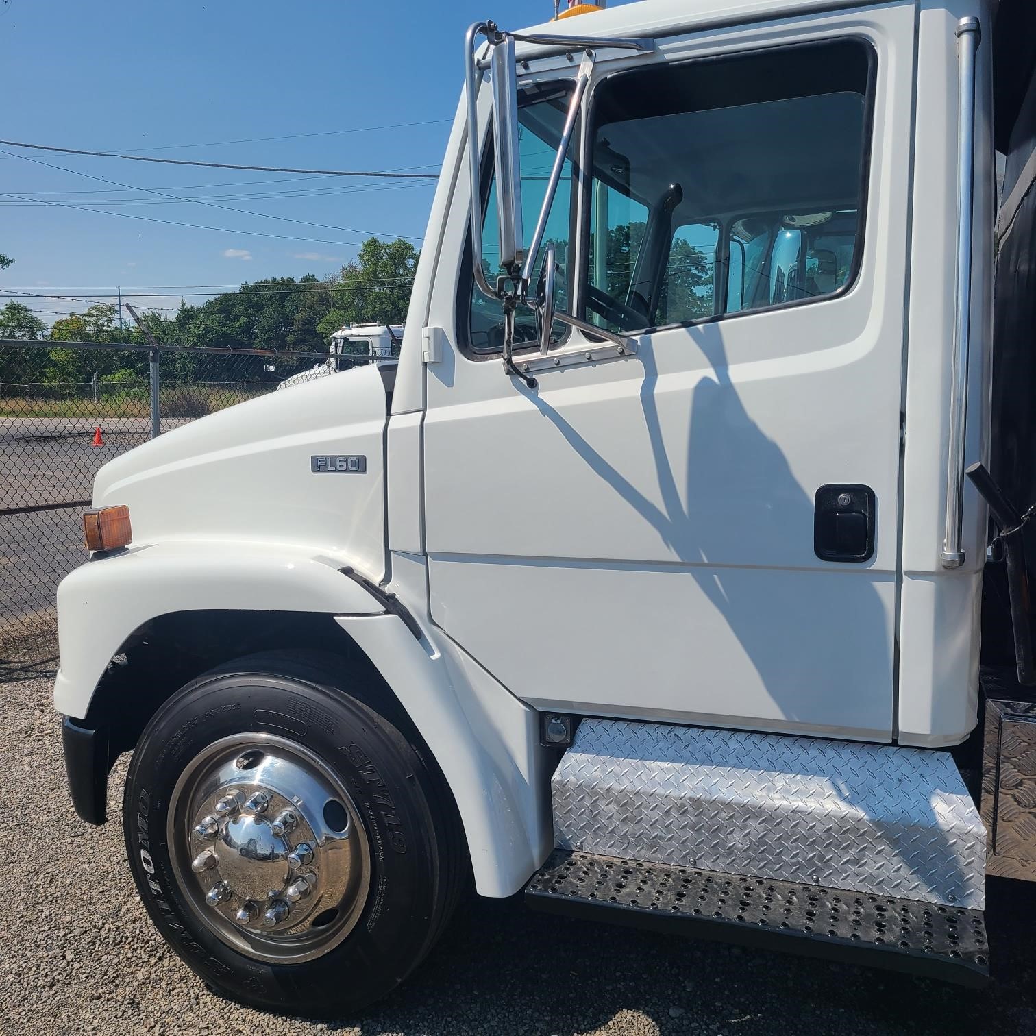 1999 FREIGHTLINER FL60 9015292280