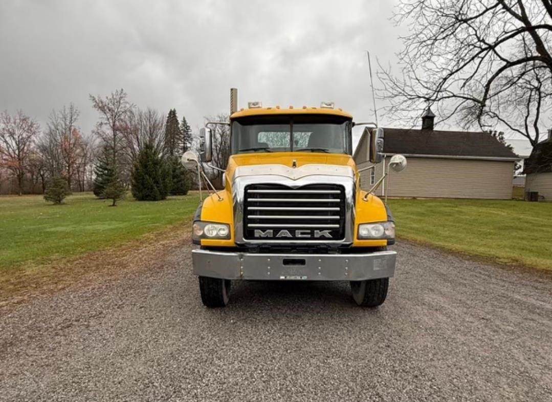 2010 MACK GRANITE GU713 9037930309