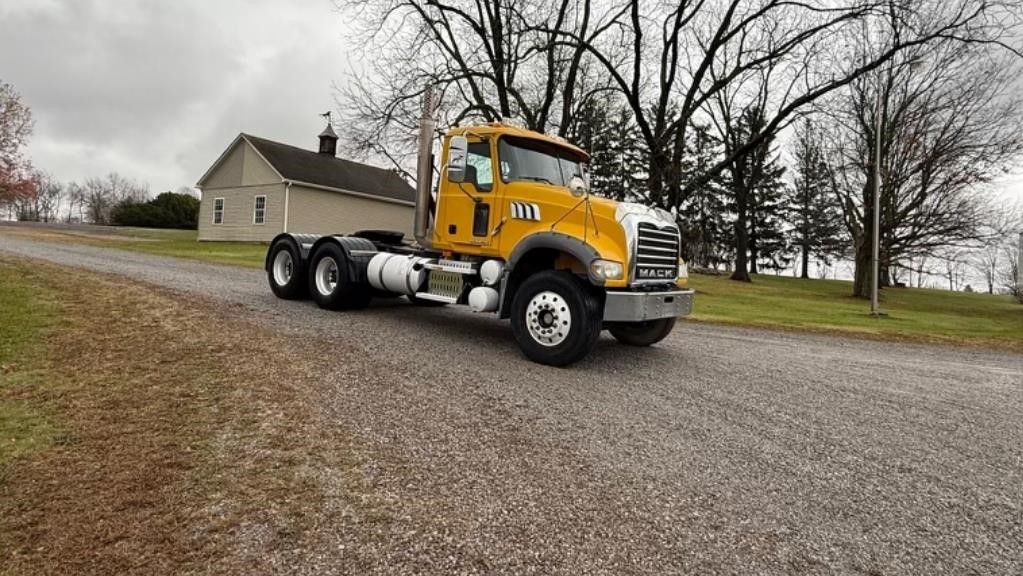 2010 MACK GRANITE GU713 9037930315