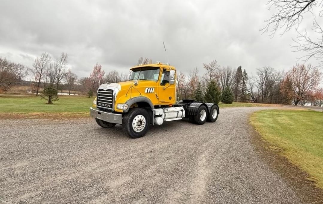 2010 MACK GRANITE GU713 9037930461